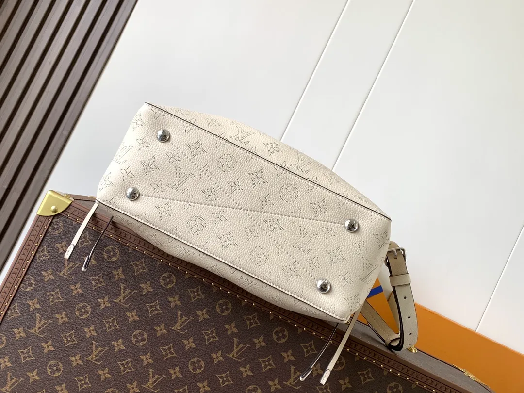 All categories Official website "Brand Women's Bags" Women's Bags 💙 LV 2026 new LV hand-held crossbody bag
