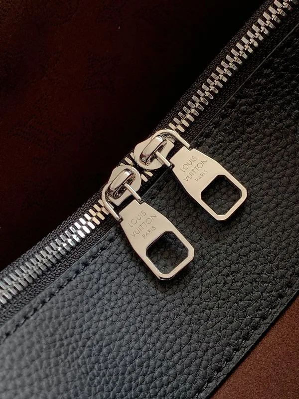 All categories Official website "Brand Women's Bags" Women's Bags 💙 LV 2026 new LV hand-held crossbody bag