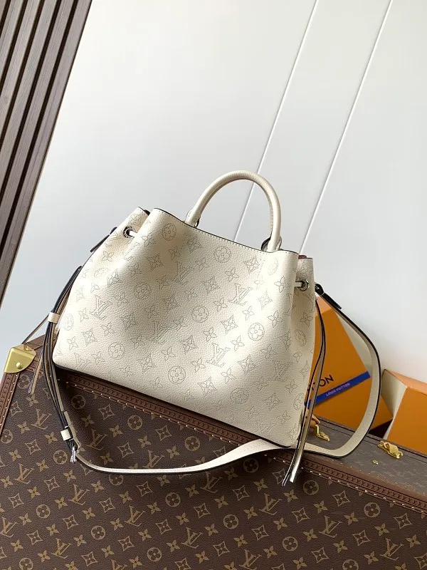 All categories Official website "Brand Women's Bags" Women's Bags 💙 LV 2026 new LV hand-held crossbody bag