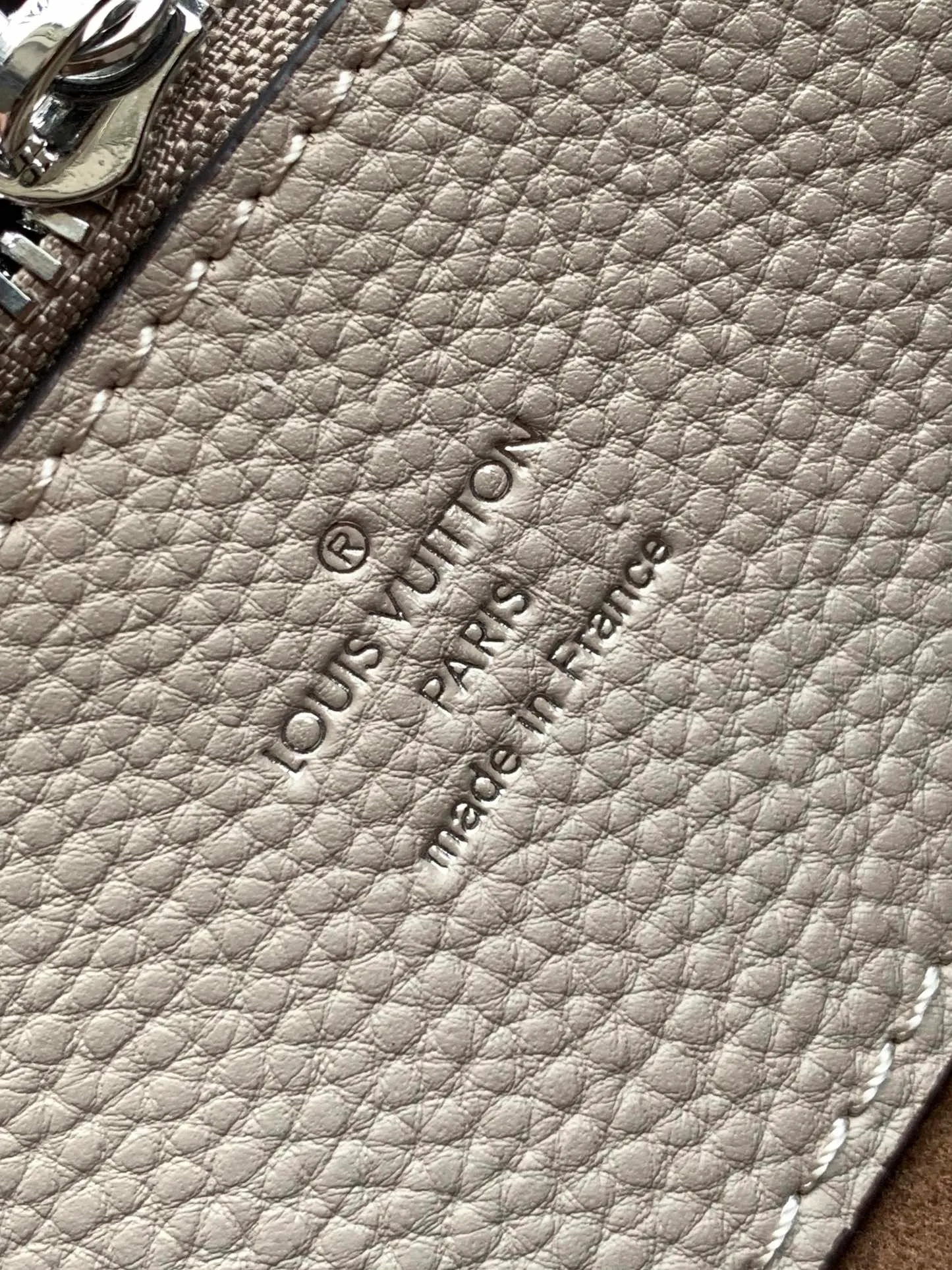 All categories Official website "Brand Women's Bags" Women's Bags 💙 LV 2026 new LV hand-held crossbody bag