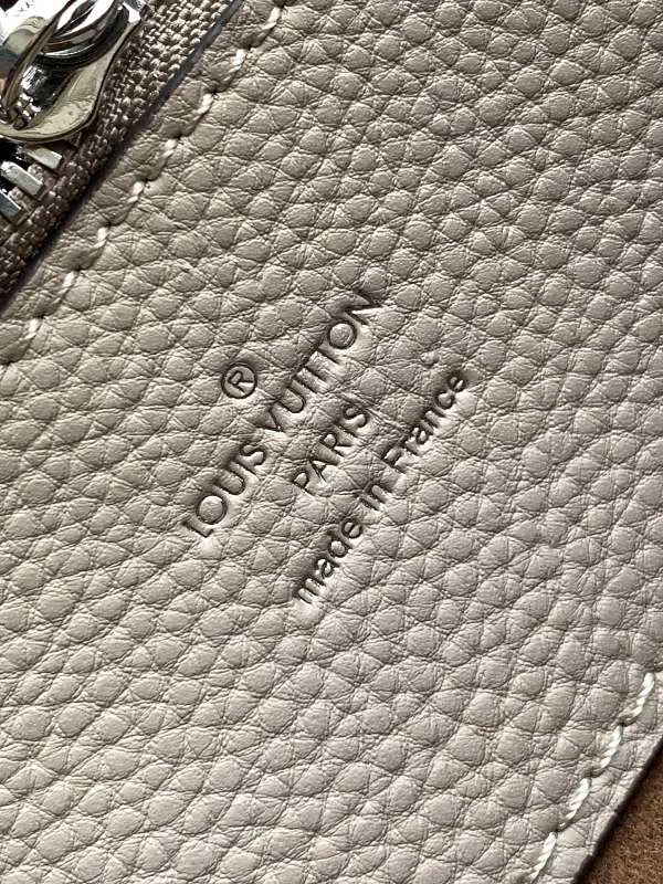 All categories Official website "Brand Women's Bags" Women's Bags 💙 LV 2026 new LV hand-held crossbody bag