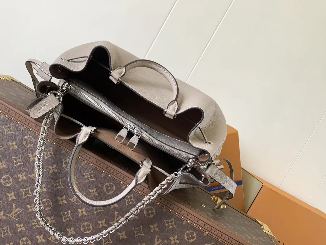 All categories Official website "Brand Women's Bags" Women's Bags 💙 LV 2026 new LV hand-held crossbody bag