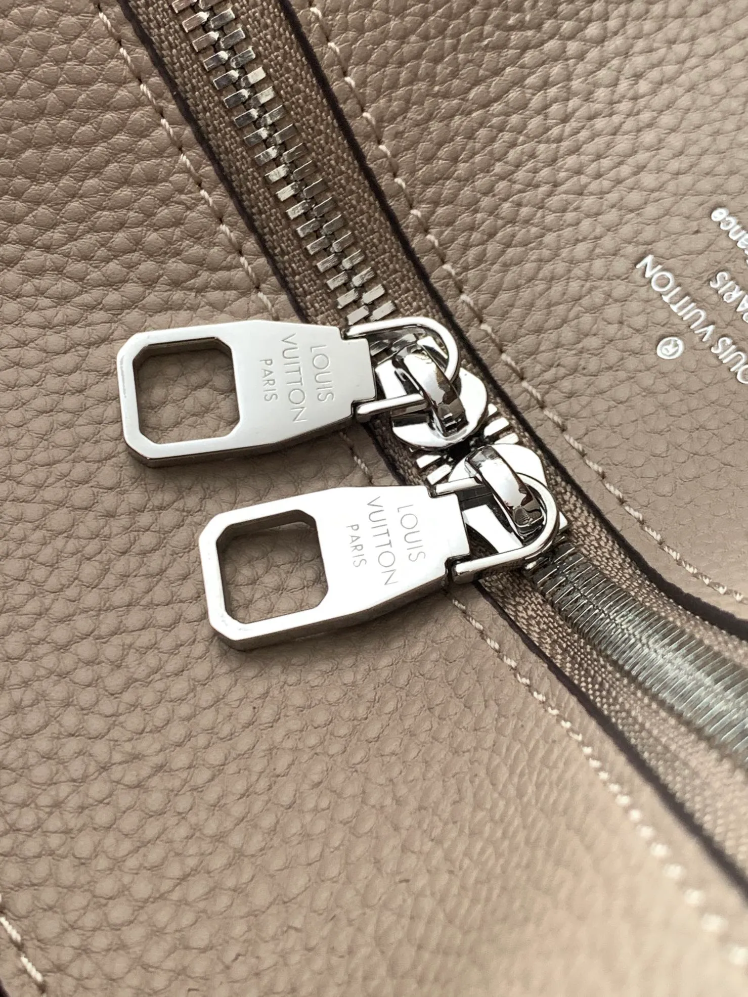 All categories Official website "Brand Women's Bags" Women's Bags 💙 LV 2026 new LV hand-held crossbody bag