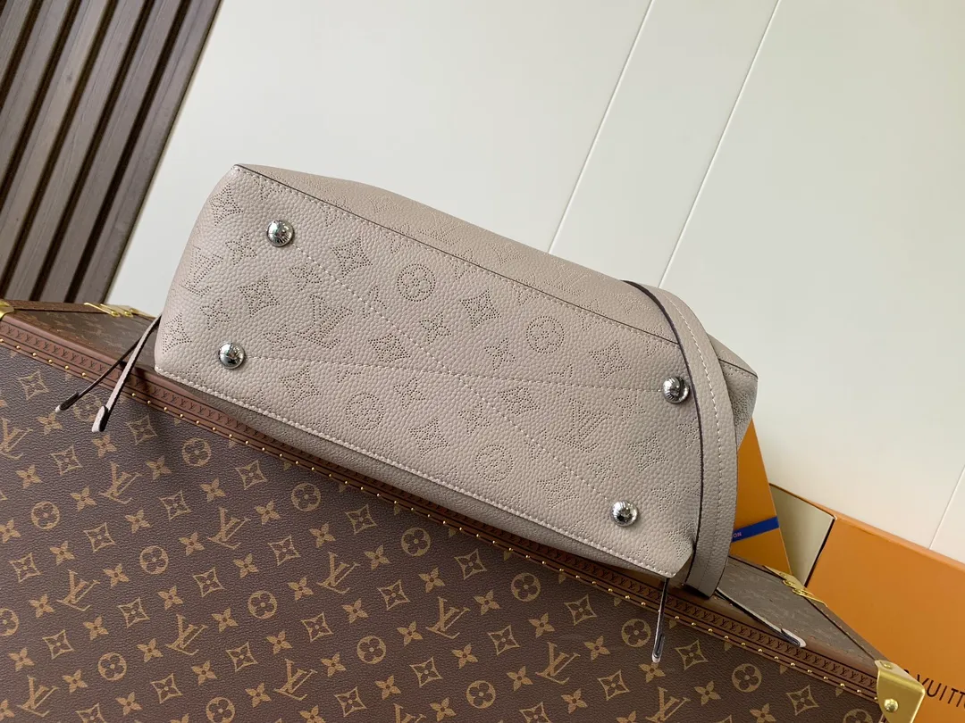 All categories Official website "Brand Women's Bags" Women's Bags 💙 LV 2026 new LV hand-held crossbody bag