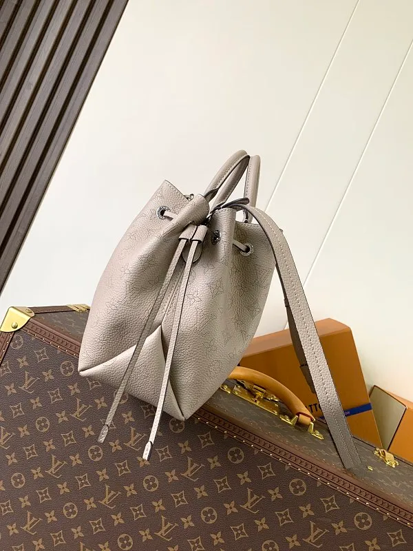 All categories Official website "Brand Women's Bags" Women's Bags 💙 LV 2026 new LV hand-held crossbody bag