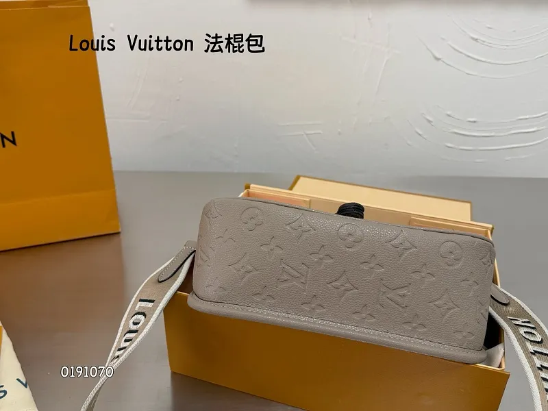 All Categories Official Website "Brand Women's Bags" Women's Bags 💙 LV 2026 New LV Crossbody Bag
