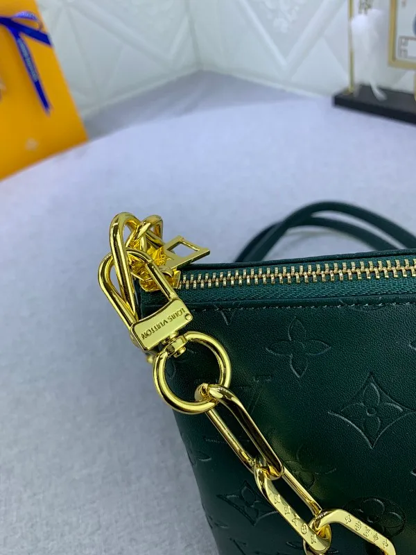 All categories Official website "Brand Women's Bags" Women's Bags 💙 LV Coussin BB handbags made a splash at the 2021 spring and summer fashion show. Monogram embossed puffy sheepskin creates a pillow-shaped structure that brings an edgy edge to a simple design. It can be worn cross-body using the shoulder strap or transformed into a chain baguette bag, or can be carried under the arm. Detailed features 20 x 16