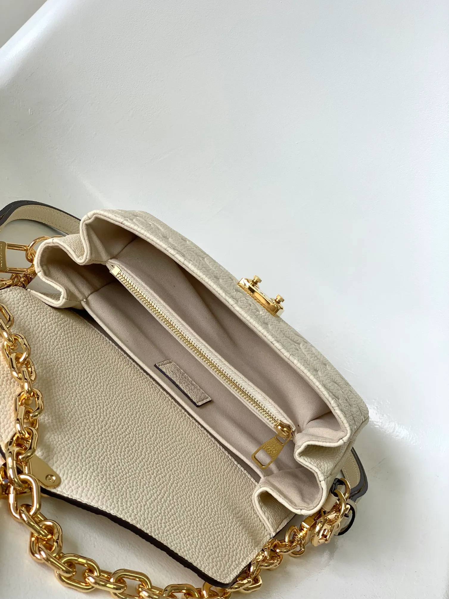 All Categories Official Website "Brand Women's Bags" Women's Bags 💙 LV 2026 New LV Crossbody Bag