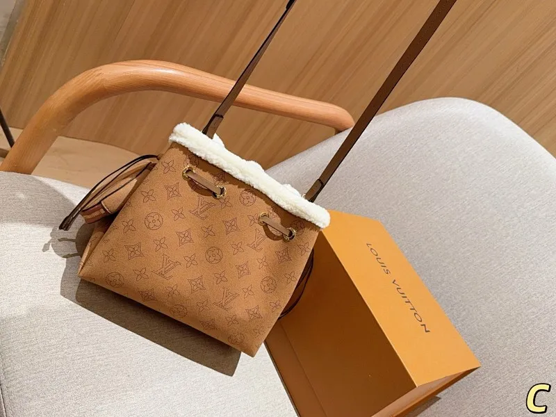 All Categories Official Website "Brand Women's Bags" Women's Bags 💙 LV 2025 New LV Crossbody Bag