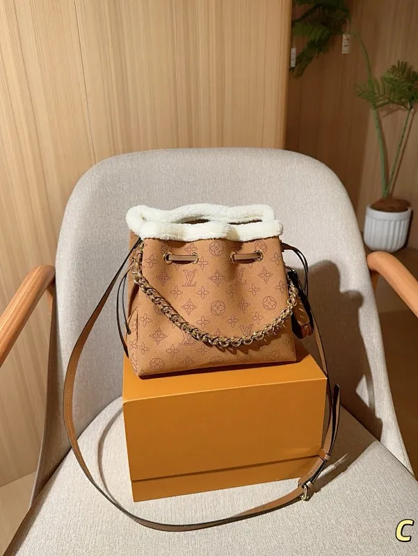 All Categories Official Website "Brand Women's Bags" Women's Bags 💙 LV 2025 New LV Crossbody Bag