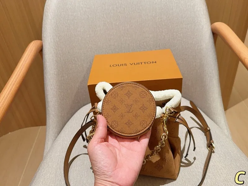 All Categories Official Website "Brand Women's Bags" Women's Bags 💙 LV 2025 New LV Crossbody Bag