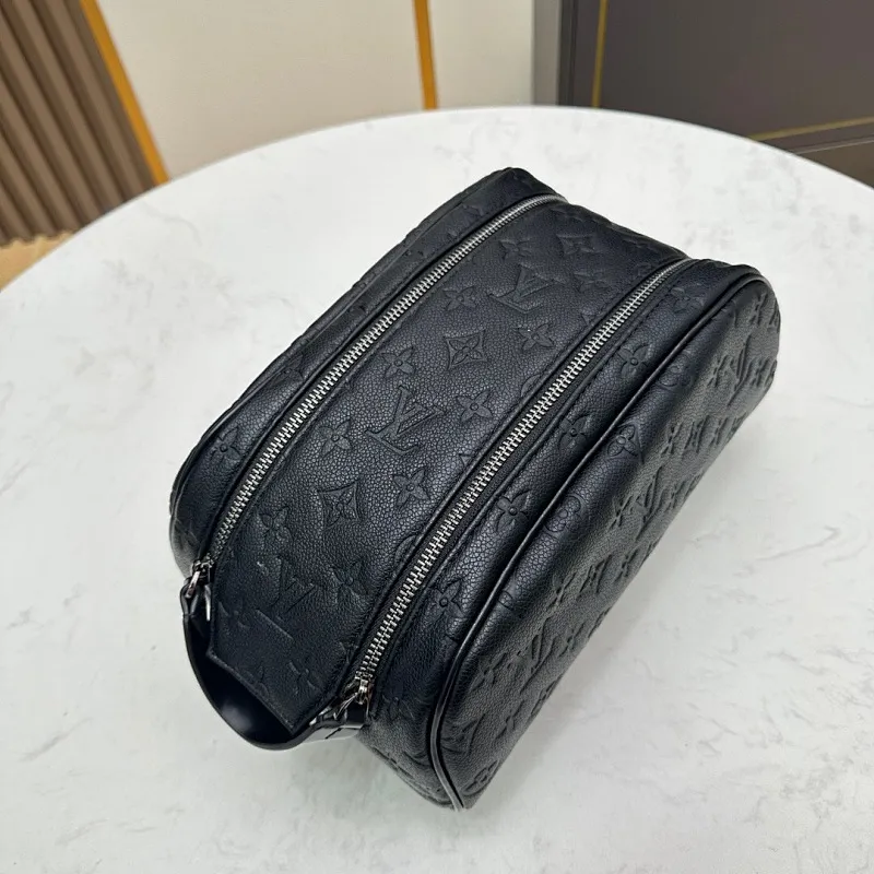 All categories Official website "Brand Women's Bags" Women's Bags 💙 LV 2024 official website new LV toiletry bag