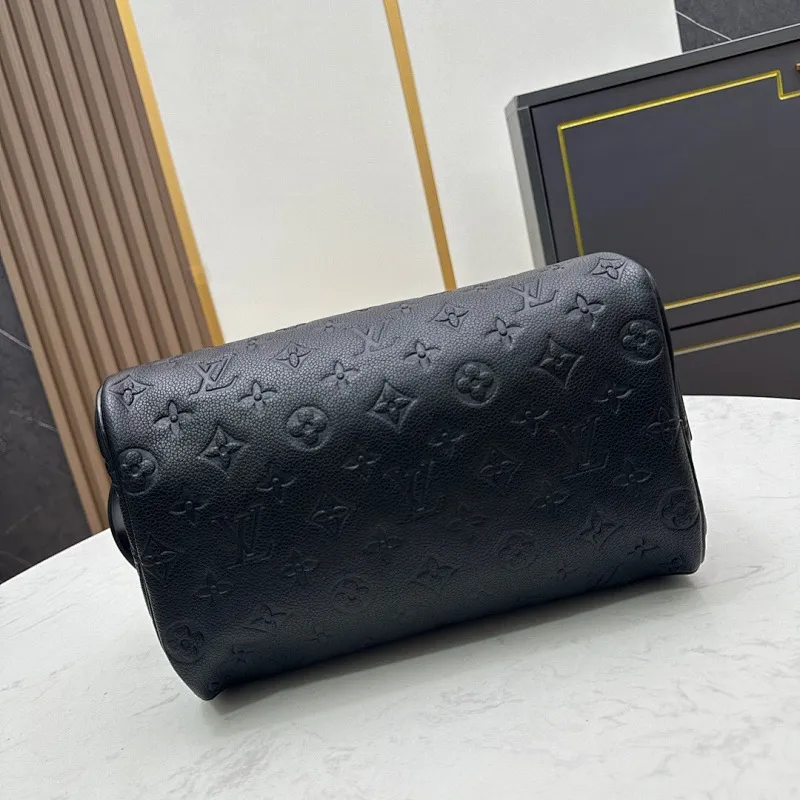 All categories Official website "Brand Women's Bags" Women's Bags 💙 LV 2024 official website new LV toiletry bag