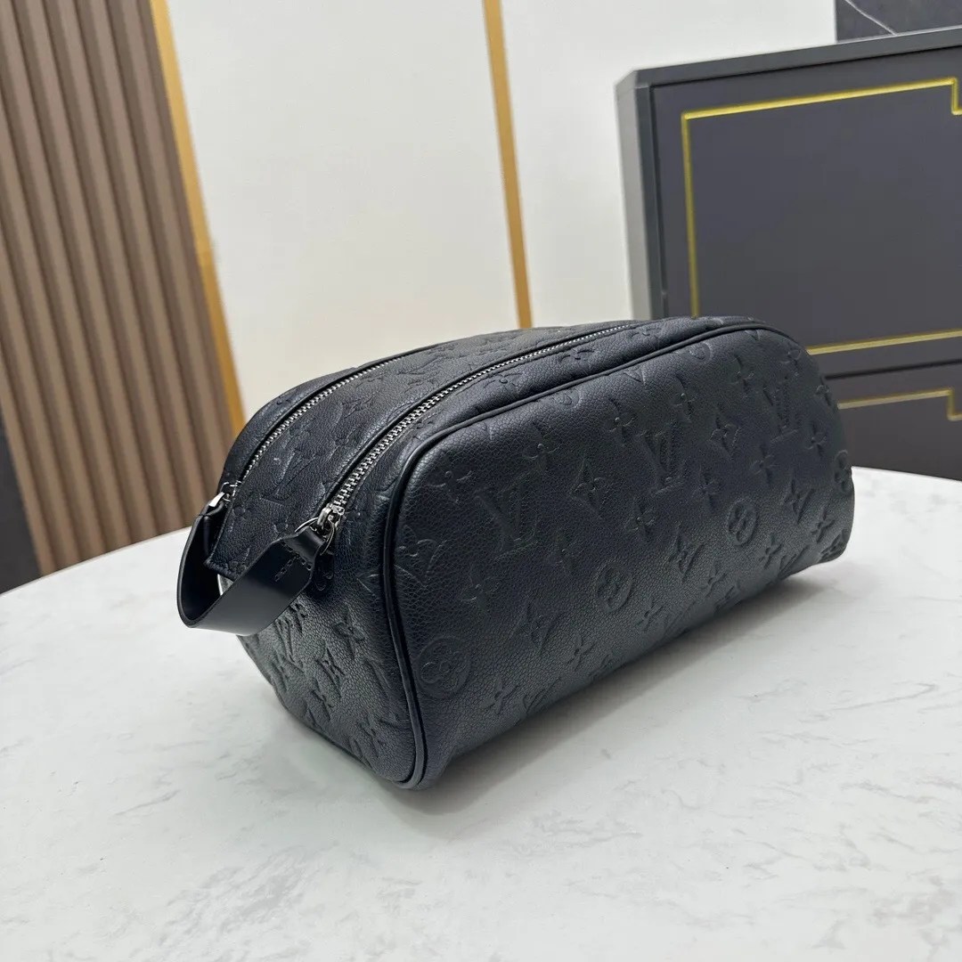 All categories Official website "Brand Women's Bags" Women's Bags 💙 LV 2024 official website new LV toiletry bag