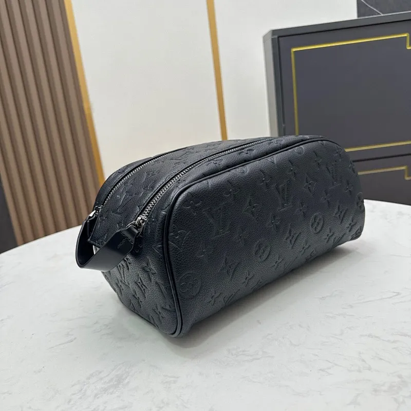 All categories Official website "Brand Women's Bags" Women's Bags 💙 LV 2024 official website new LV toiletry bag