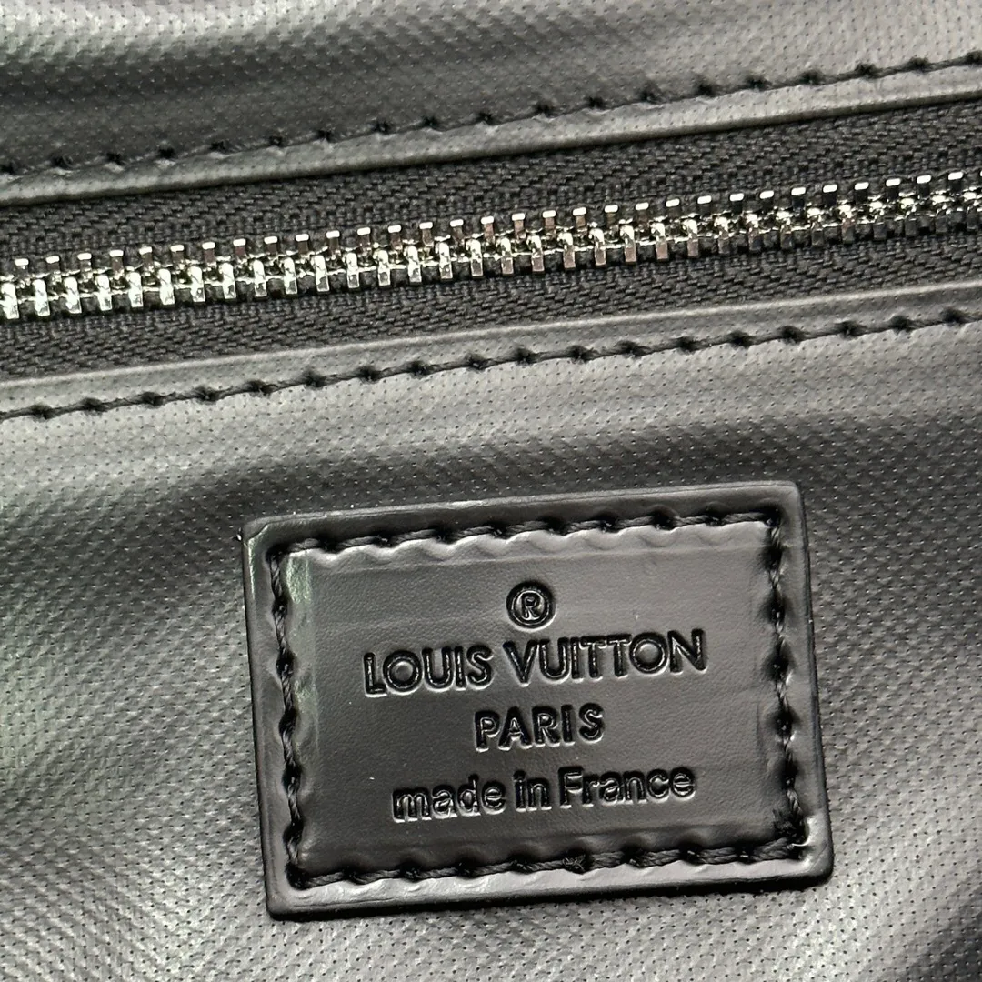 All categories Official website "Brand Women's Bags" Women's Bags 💙 LV 2024 official website new LV toiletry bag