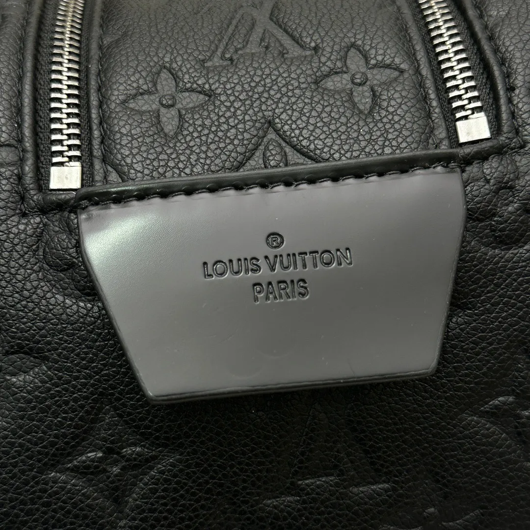 All categories Official website "Brand Women's Bags" Women's Bags 💙 LV 2024 official website new LV toiletry bag