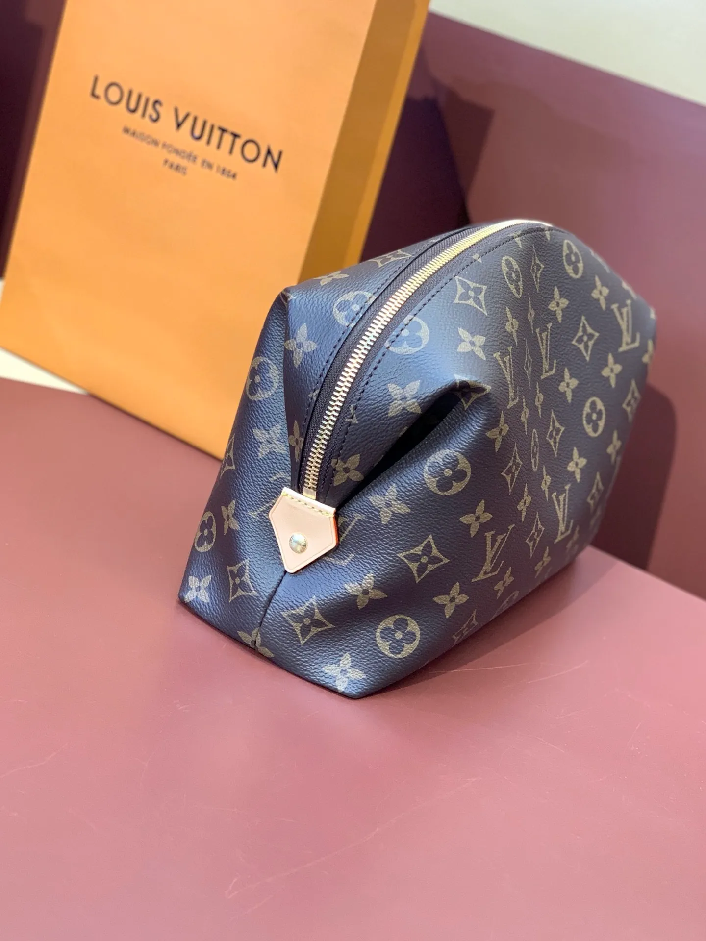 All categories Official website "Brand Women's Bags" Women's Bags 💙 LV 2025 new LV toiletry bag