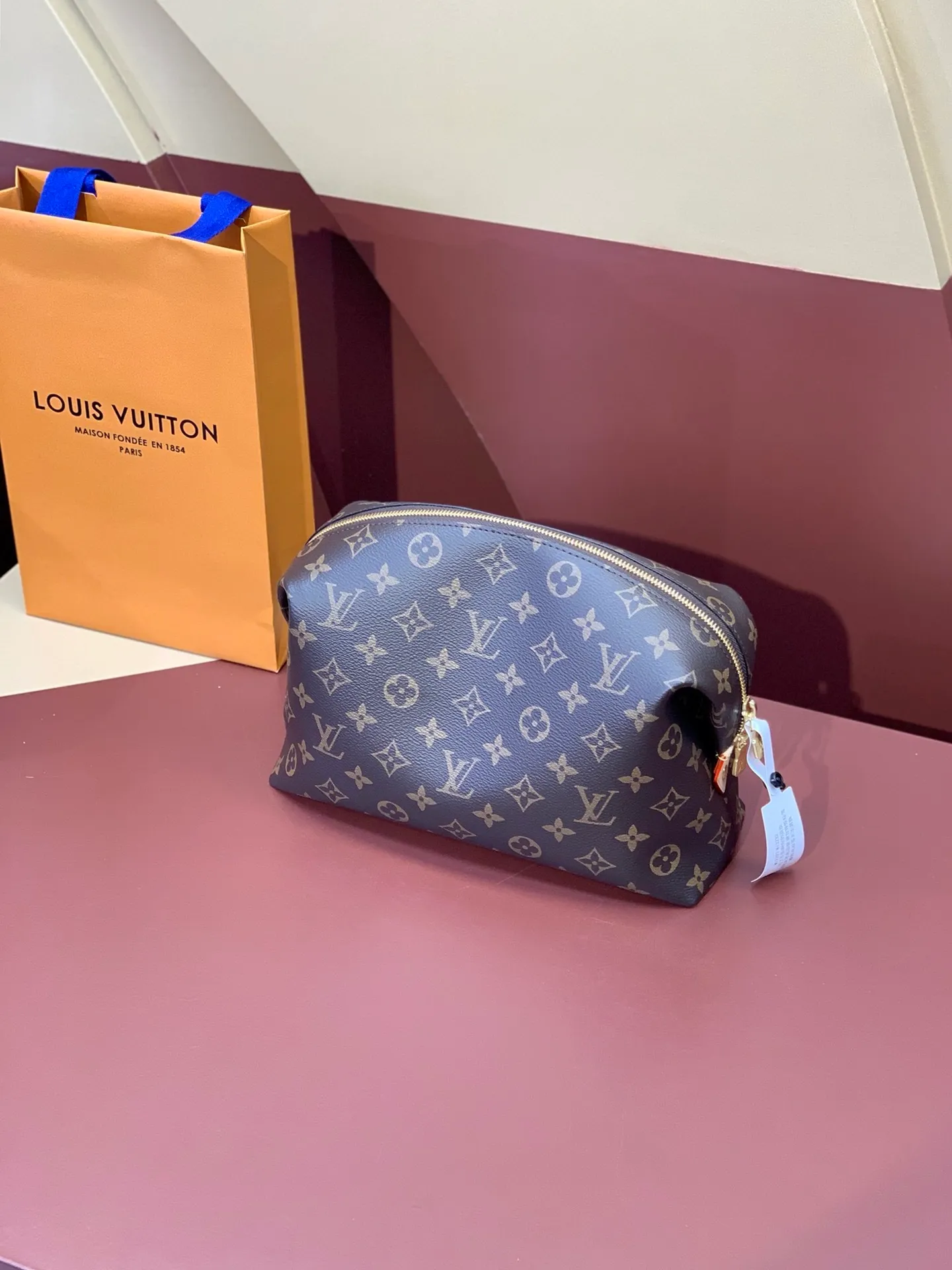 All categories Official website "Brand Women's Bags" Women's Bags 💙 LV 2025 new LV toiletry bag