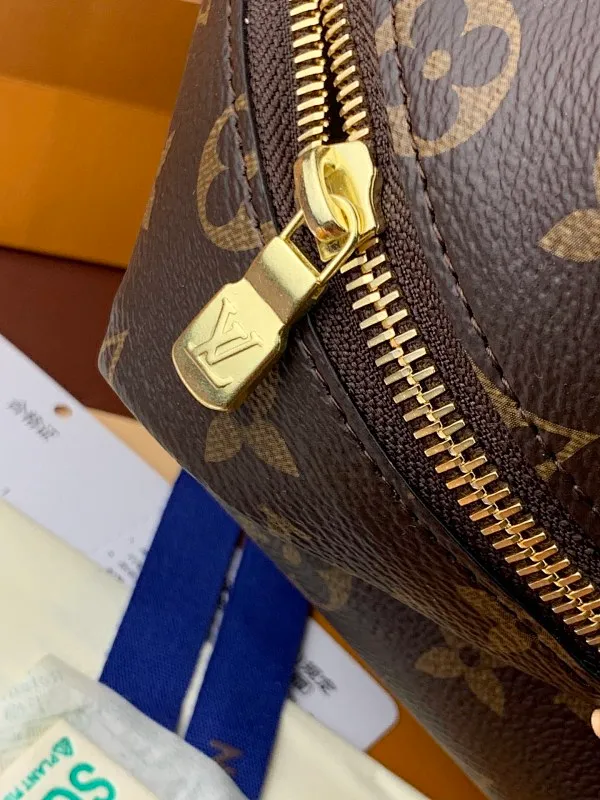 All categories Official website "Brand Women's Bags" Women's Bags 💙 LV 2025 new LV toiletry bag