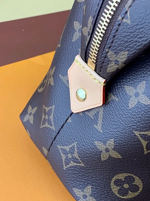 All categories Official website "Brand Women's Bags" Women's Bags 💙 LV 2025 new LV toiletry bag
