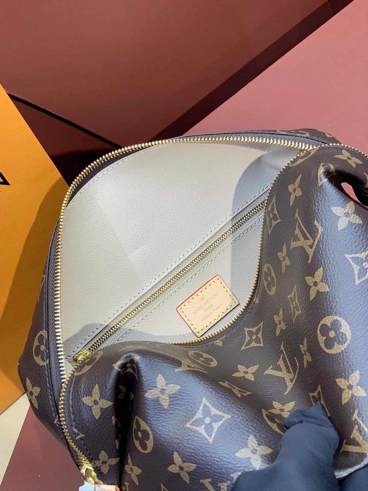 All categories Official website "Brand Women's Bags" Women's Bags 💙 LV 2025 new LV toiletry bag