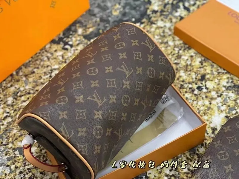 All categories Official website "Brand Women's Bags" Women's Bags 💙 LV fine imitation LV, high imitation LV bags, LV handbags, 2023 official latest version LV cosmetic bag, LV bag factory, recommended bags, size: 27-14-15.5CM