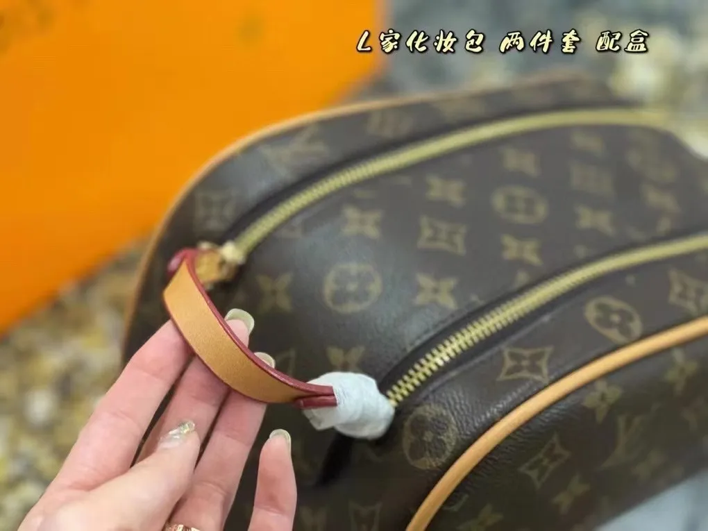 All categories Official website "Brand Women's Bags" Women's Bags 💙 LV fine imitation LV, high imitation LV bags, LV handbags, 2023 official latest version LV cosmetic bag, LV bag factory, recommended bags, size: 27-14-15.5CM