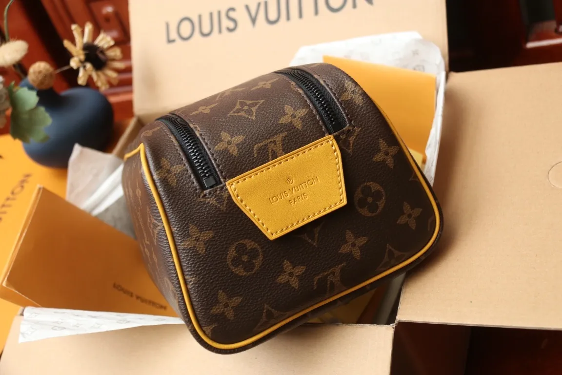 All Categories Official Website "Brand Women's Bags" Women's Bags 💙 LV 2024 New LV Cosmetic Bag