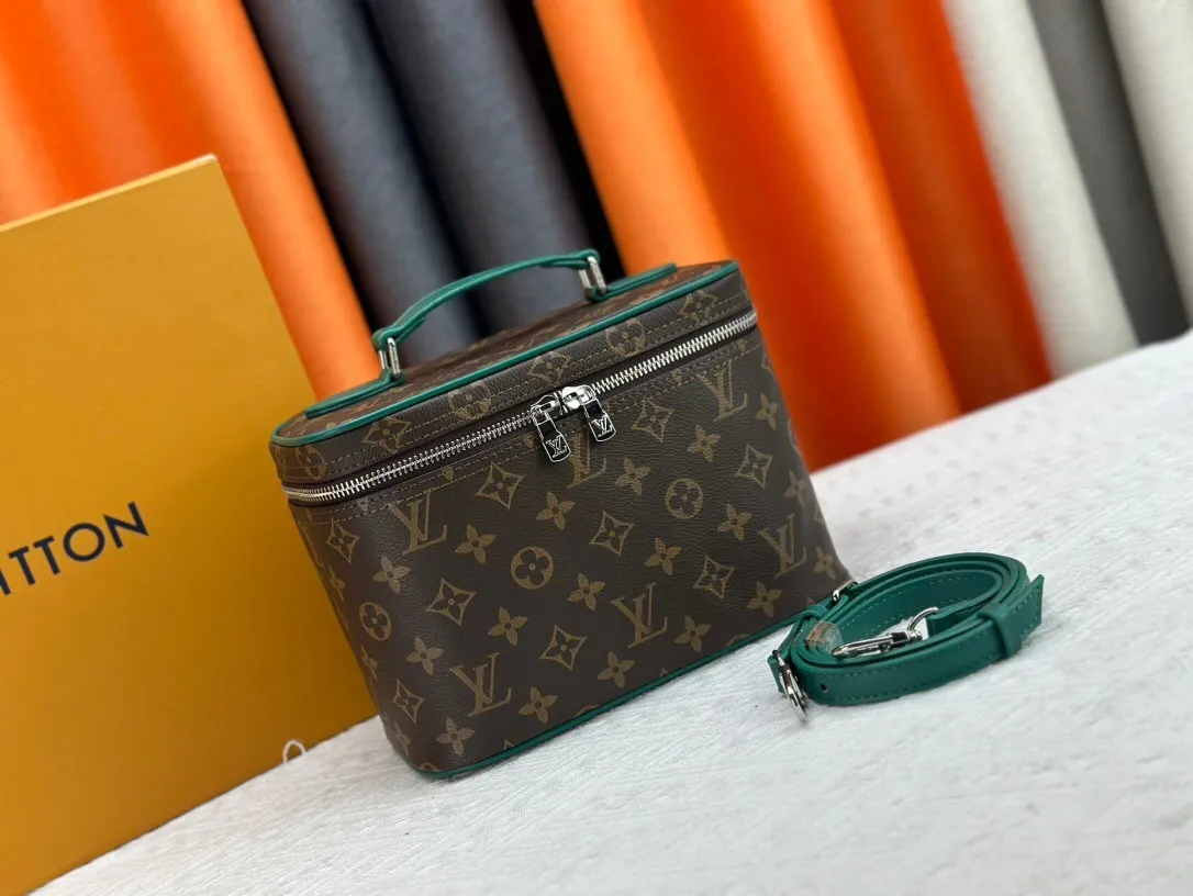 All Categories Official Website "Brand Women's Bags" Women's Bags 💙 LV 2024 New LV Cosmetic Bag