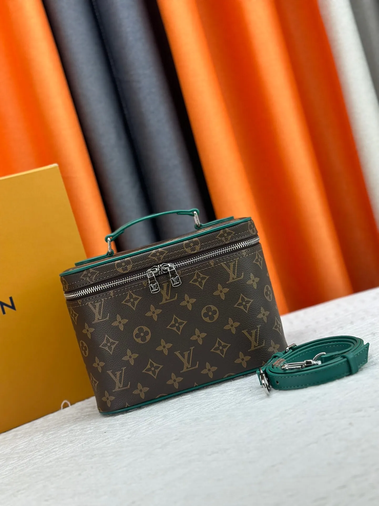 All Categories Official Website "Brand Women's Bags" Women's Bags 💙 LV 2024 New LV Cosmetic Bag