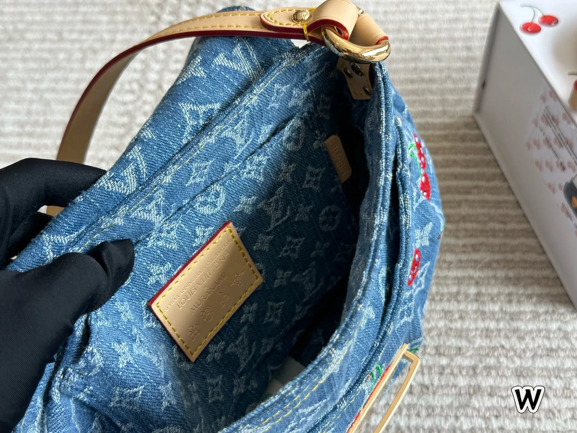 All categories Official website "Brand Women's Bags" Women's Bags 💙 LV 2025 new LV armpit bag