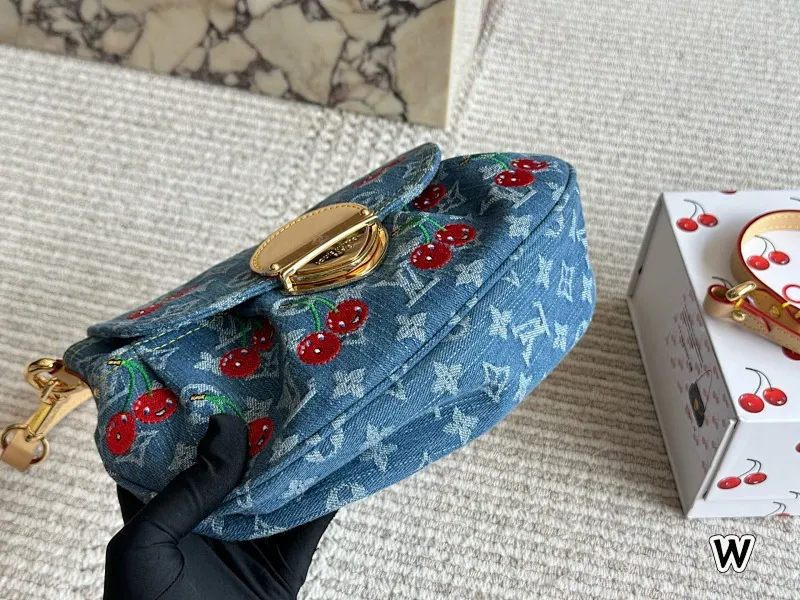 All categories Official website "Brand Women's Bags" Women's Bags 💙 LV 2025 new LV armpit bag