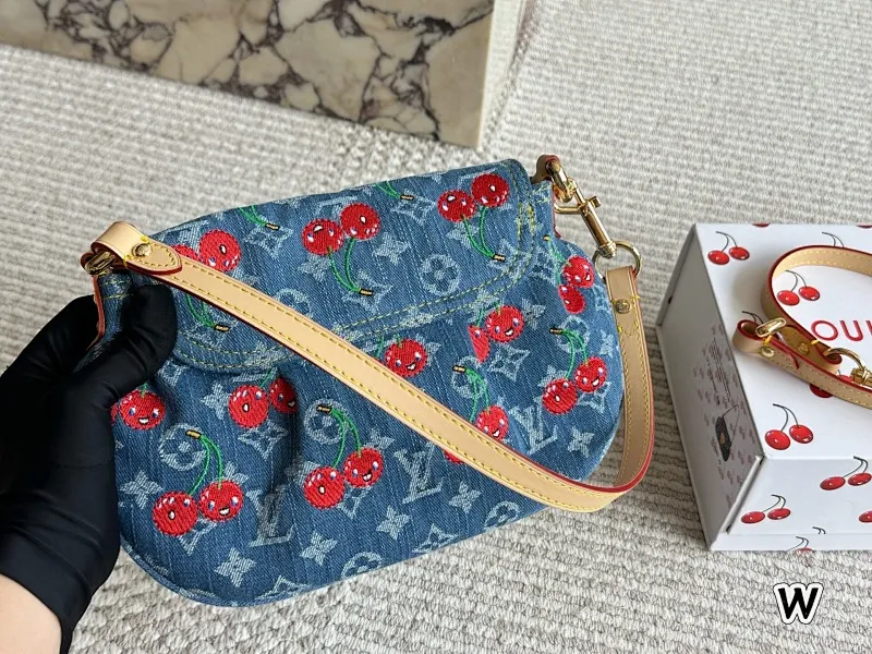 All categories Official website "Brand Women's Bags" Women's Bags 💙 LV 2025 new LV armpit bag