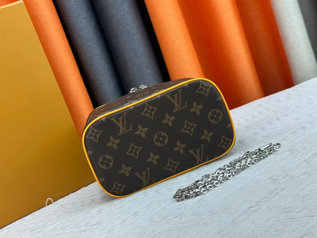 All Categories Official Website "Brand Women's Bags" Women's Bags 💙 LV 2024 New LV Cosmetic Bag