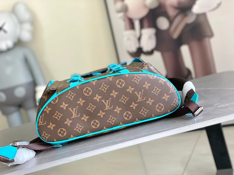 All categories 💚 Authentic bags 💚 LV LV classic backpack