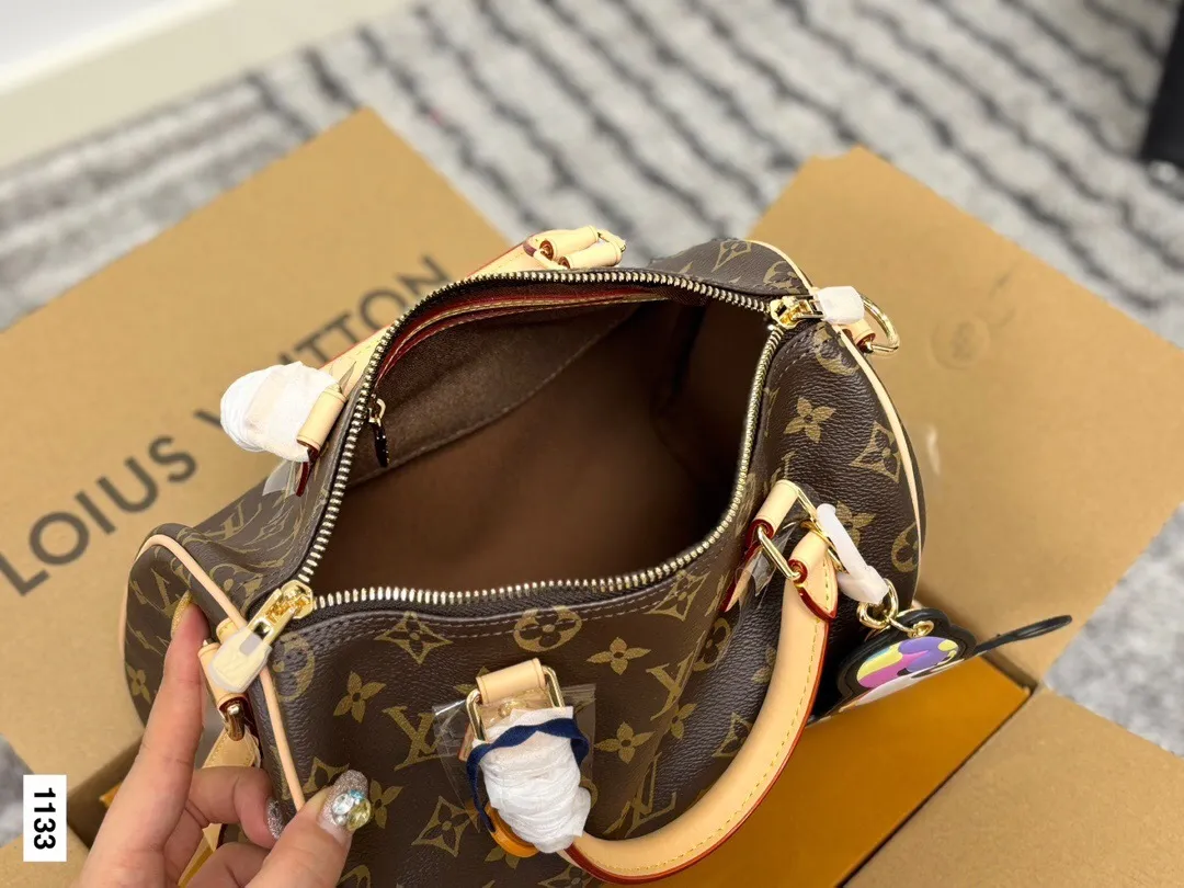 All Categories Official Website "Brand Women's Bags" Women's Bags 💙 LV 2025 New LV Crossbody Bag