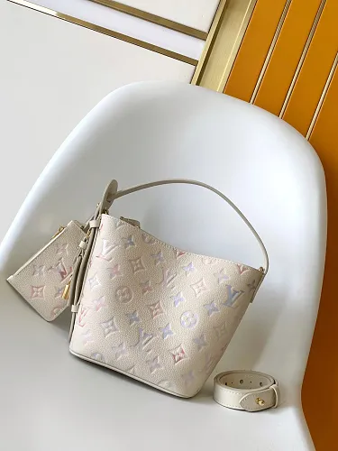 All categories Official website "Brand Women's Bags" Women's Bags 💙 LV 2026 new LV hand-held crossbody bag