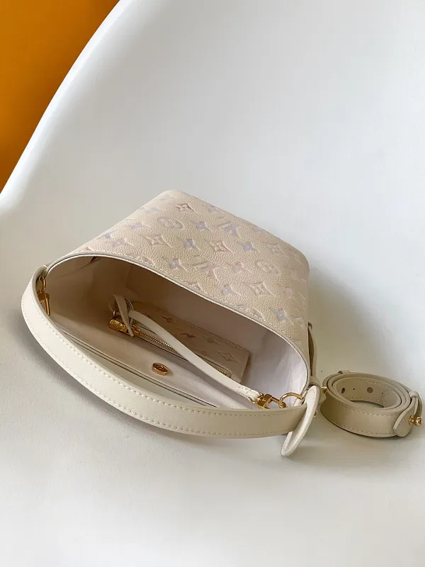 All categories Official website "Brand Women's Bags" Women's Bags 💙 LV 2026 new LV hand-held crossbody bag