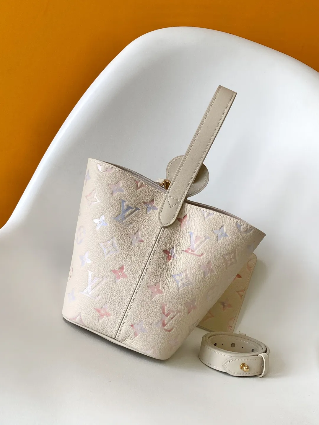 All categories Official website "Brand Women's Bags" Women's Bags 💙 LV 2026 new LV hand-held crossbody bag