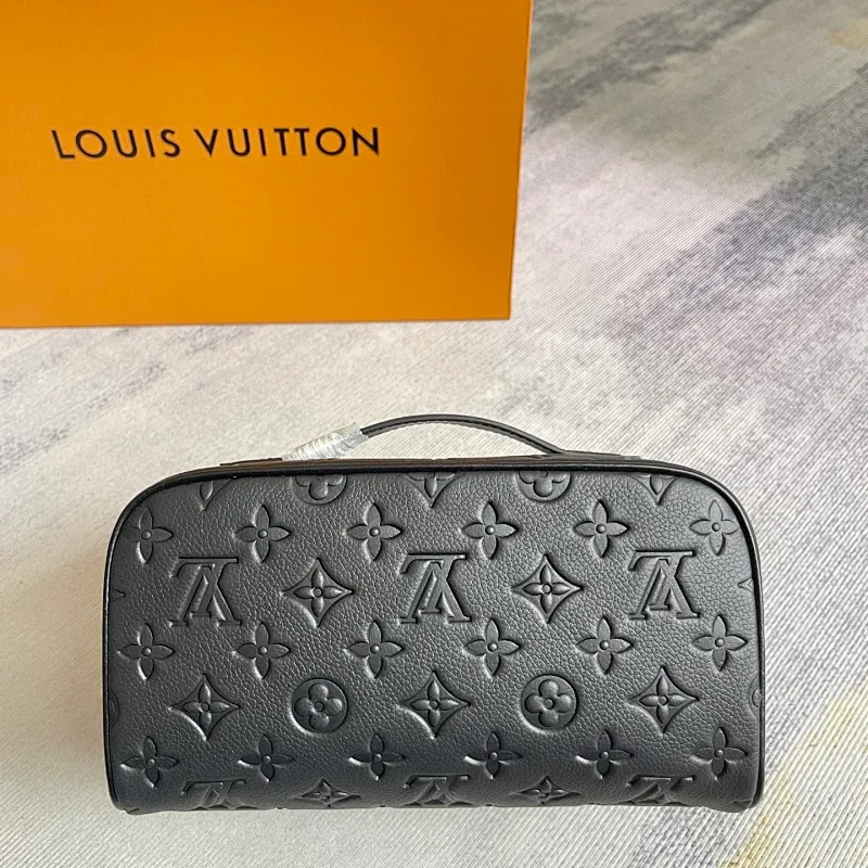 All categories Official website "Brand Women's Bags" Women's Bags 💙 LV 2026 new LV toiletry bag