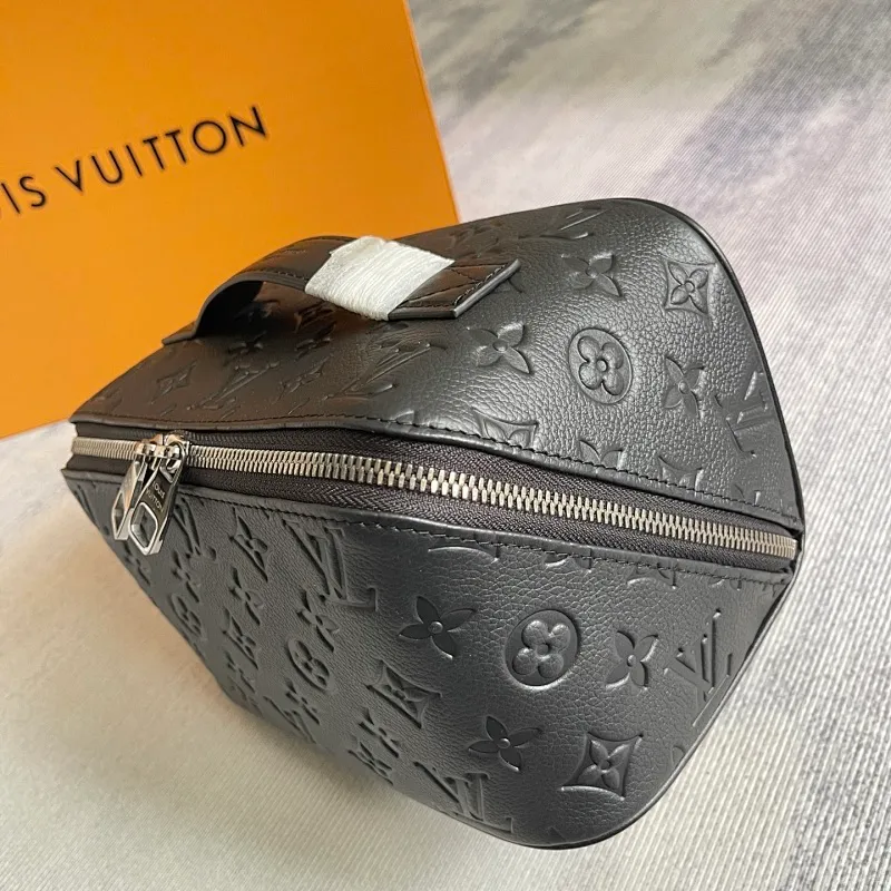 All categories Official website "Brand Women's Bags" Women's Bags 💙 LV 2026 new LV toiletry bag