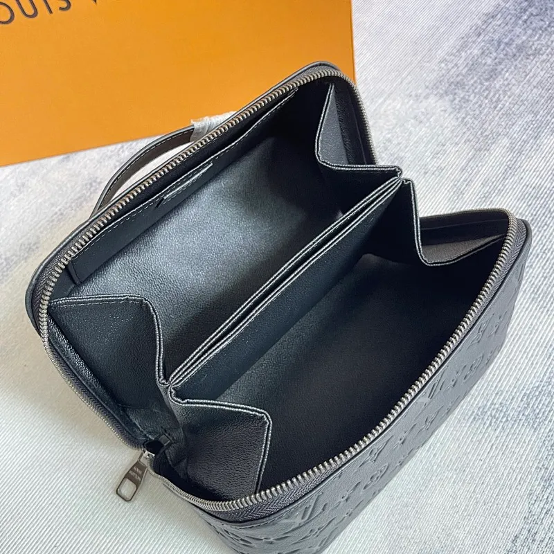 All categories Official website "Brand Women's Bags" Women's Bags 💙 LV 2026 new LV toiletry bag