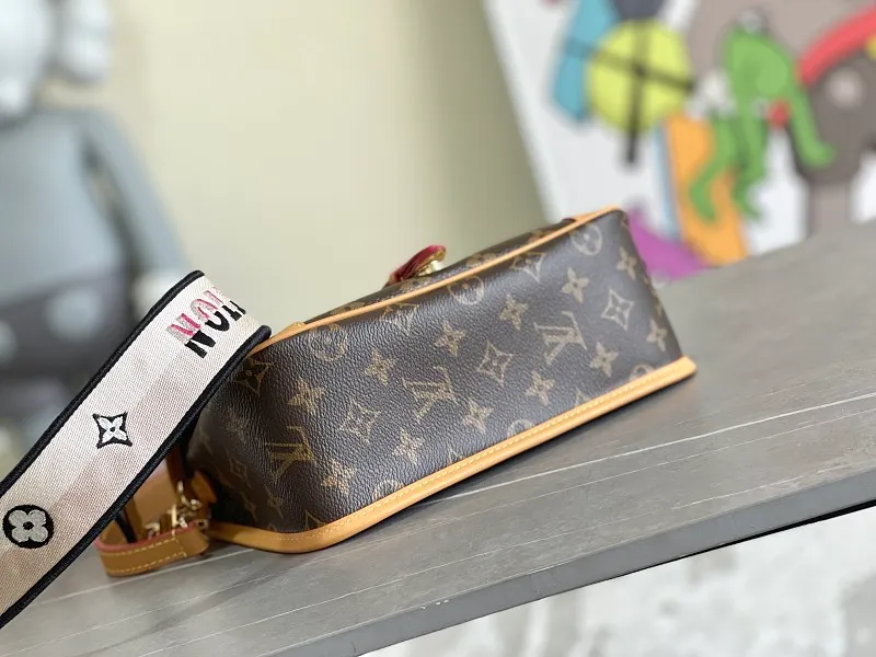All Categories 💚 Authentic Grade Bags 💚 LV 2026 New LV Top Replica Crossbody Shoulder Bag