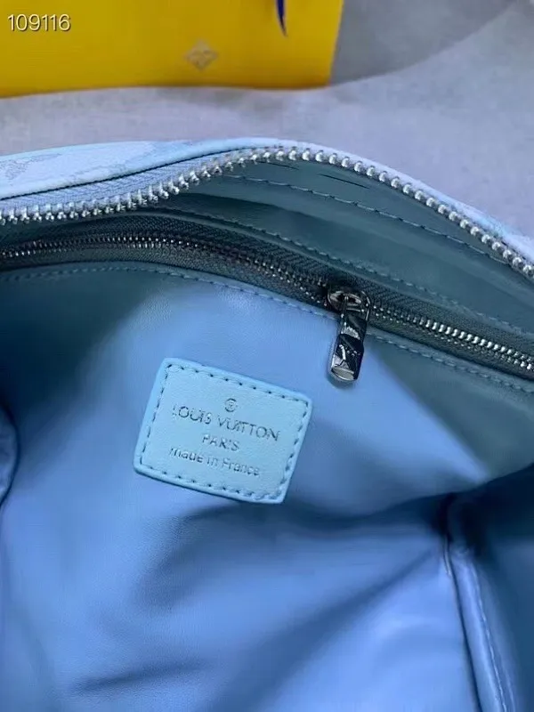 All categories Official website "Brand Women's Bags" Women's Bags 💙 LV 2025 new LV toiletry bag