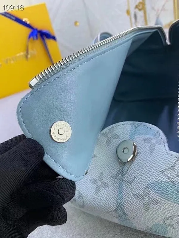 All categories Official website "Brand Women's Bags" Women's Bags 💙 LV 2025 new LV toiletry bag
