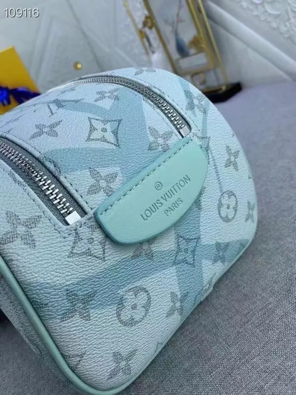 All categories Official website "Brand Women's Bags" Women's Bags 💙 LV 2025 new LV toiletry bag