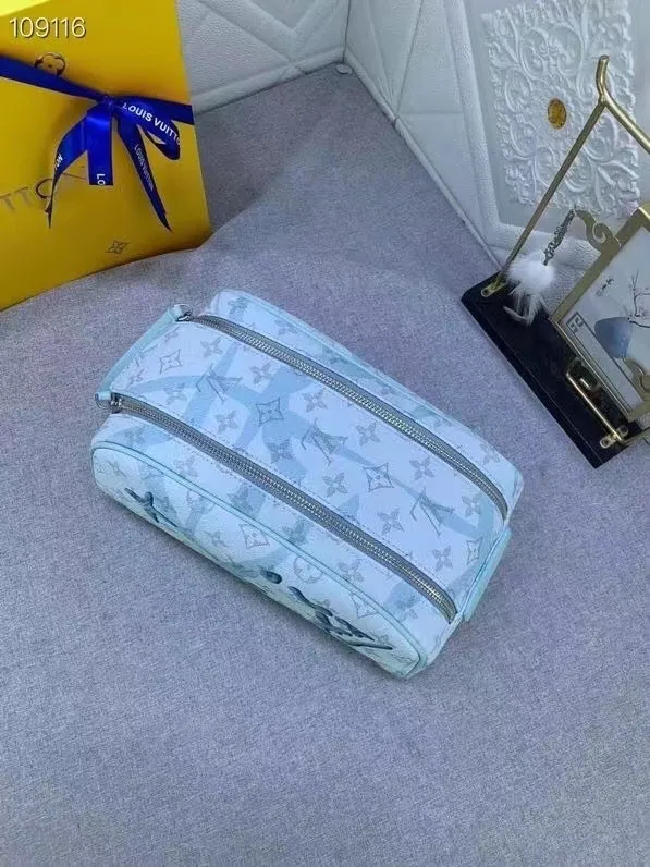 All categories Official website "Brand Women's Bags" Women's Bags 💙 LV 2025 new LV toiletry bag