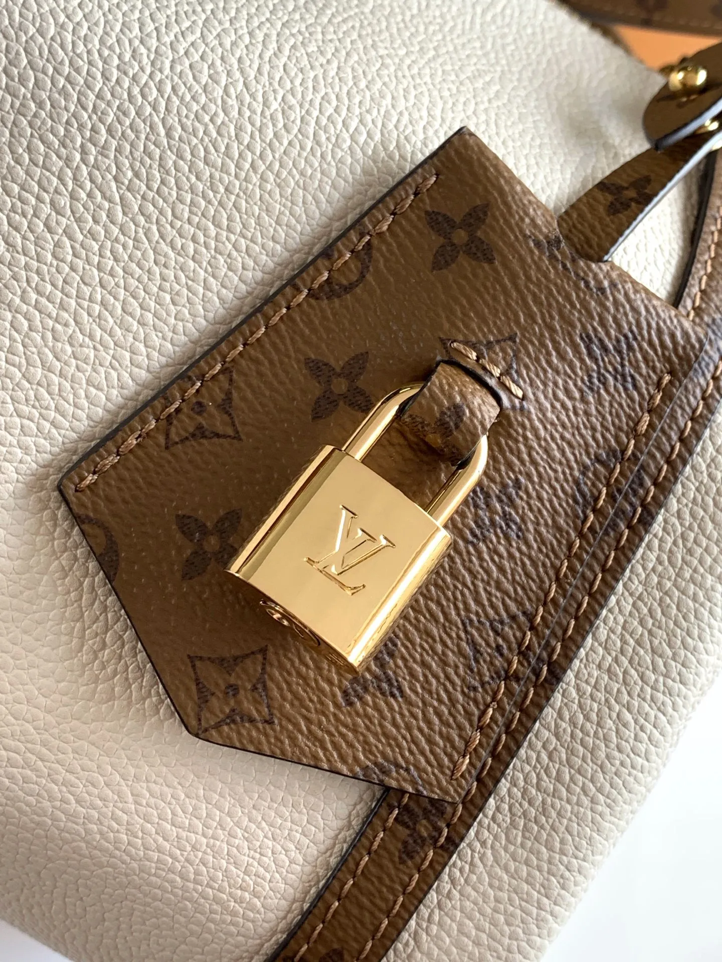 All Categories Official Website "Brand Women's Bags" Women's Bags 💙 LV 2026 New LV Armpit Crossbody Bag