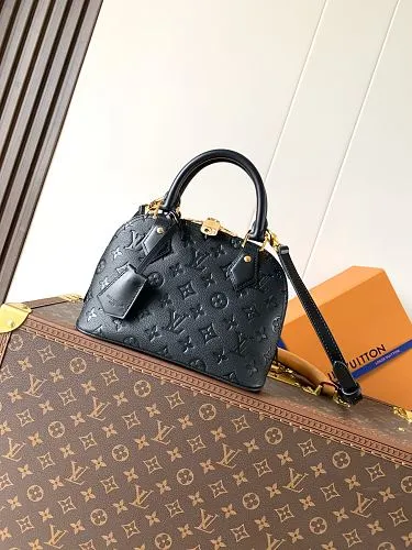 All Categories Official Website "Brand Women's Bags" Women's Bags 💙 LV 2026 New LV Crossbody Bag